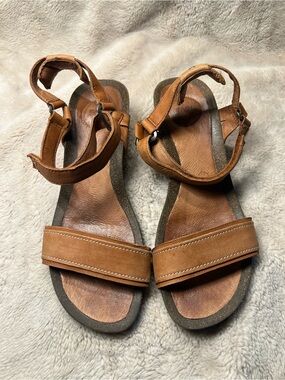 Teva Ysidro Stitch Strappy Leather Ankle Strap Wedge Sandals size 9.5